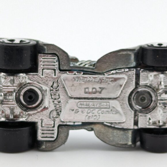 HOT WHEELS Mattel 2011 Batmobile - Picture 4 of 4